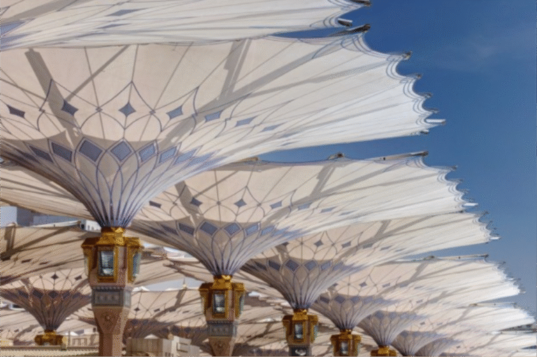 Keajaiban Teknologi di Masjid Nabawi : Payung Raksasa yang Meneduhkan Jamaah