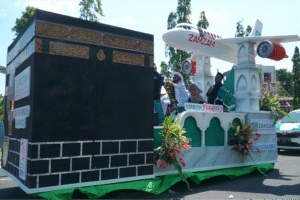 Partisipasi Zam Zam Tour dalam Karnaval Agustusan Sukoharjo