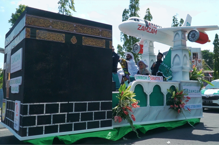 Partisipasi Zam Zam Tour dalam Karnaval Agustusan Sukoharjo