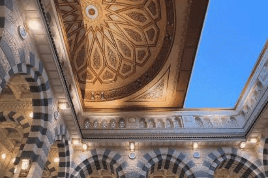 Menyaksikan Atap Masjid Nabawi Terbuka, Momen Unik Saat Berada di Madinah