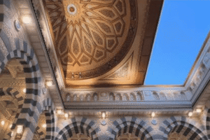 Menyaksikan Atap Masjid Nabawi Terbuka, Momen Unik Saat Berada di Madinah